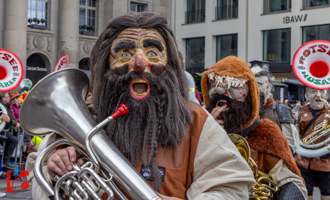 Rotsee-Husaren – Ufstand usem Untergrund, Fasnacht Luzern, Güdismäntig 2024, Grinden