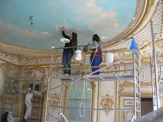 Reprise des fissures et retouches dans le faux ciel