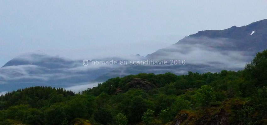 Brume sur les montagnes.