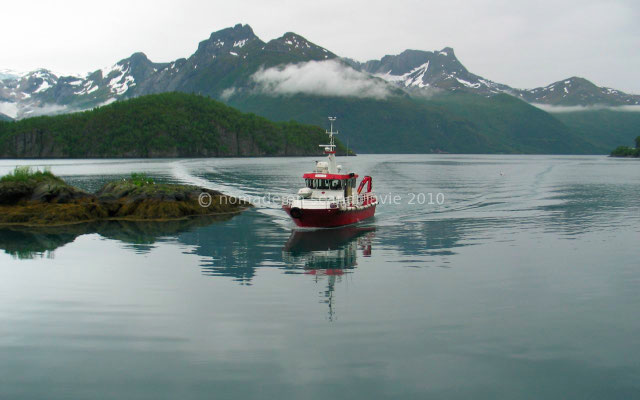 Le petit bateau qui nous emmène au glacier de Svartisen