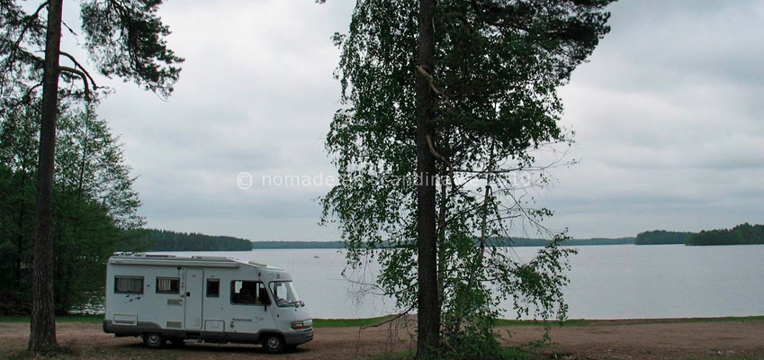 A Jurvala, au bord d'un lac.