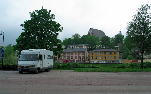 Parking de Porvoo, au bord de la rivière.