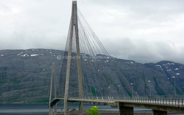 Le pont sur le Leirfjord