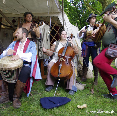 Nicht ganz so authentisch, aber unterhaltsam : Vielfältige Musik auf Schloss Horst während des Gaudiums