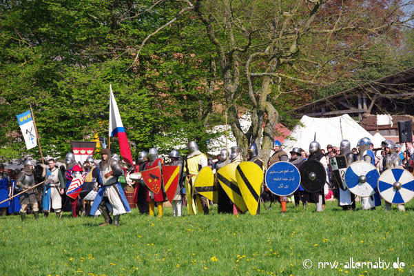 Ritter, holde Maiden und Gesindel in Goch auf dem Mittelaltermarkt über Ostern 