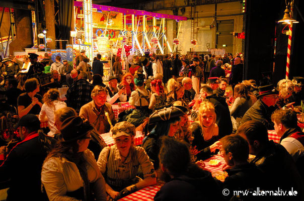 Buntes Treiben auf dem 4. Steampunk-Jahrmarkt in der Jahrhunderthalle Bochum 