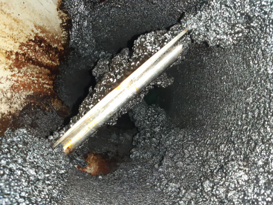 Dikke vetaanslag op de kleppen frituurlijn industrie