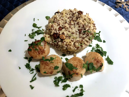 Braised sea scallops with quinoa and hazelnuts by ZsL