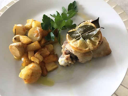Roasted chicken with new potatoes by ZsL
