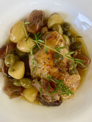 Roasted chicken Moroccan style with dates, olives and cappers by ZsL