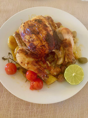 Roasted coquelet with potatoes by ZsL