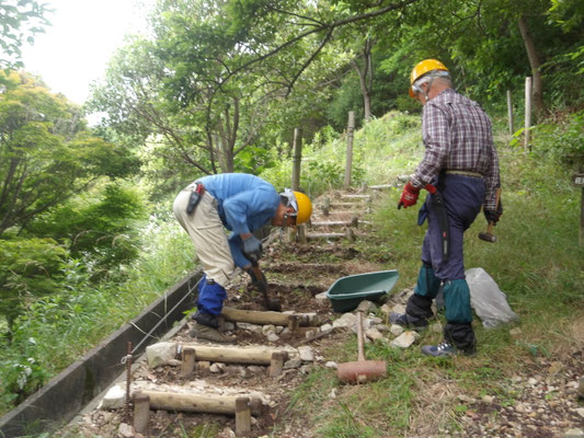 陽光展望台横木製階段の補修