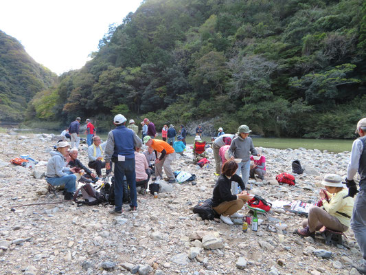 いろいろな料理を楽しむ