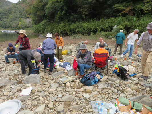 会場のあちこちで楽しむ