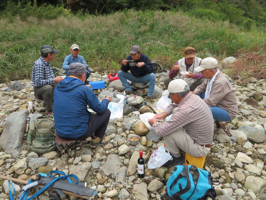 会場のあちこちで楽しむ