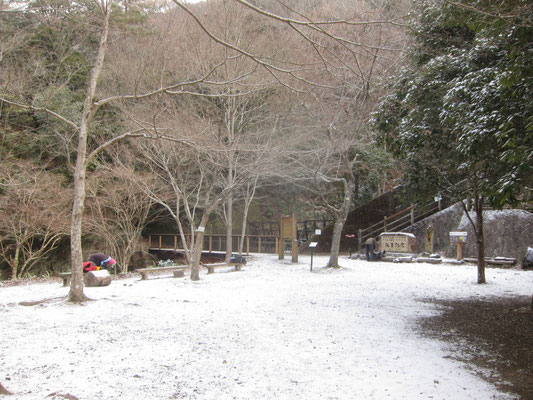 親水広場の雪景色