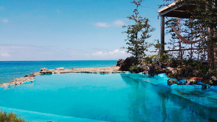 Pool mit Blick auf den Pazifik