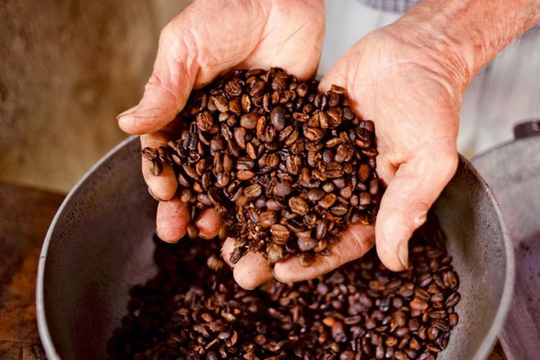 Frisch gerösteter Kaffee, das braune Gold Kolumbiens