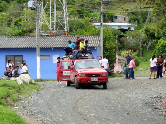 Schulbus in San Andres de Pisimbala