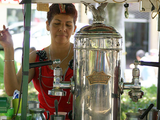 Für besten Kaffeegenuss - "La Cafexpress", traditionelle Kaffeemaschine aus Pereira.