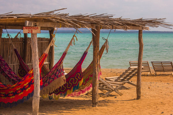 Übernachtet wird in stattlichen Hängematten direkt am Meer | Cabo de la Vela | La Guajira 