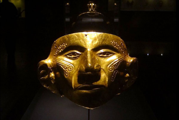 Im Goldmuseum - typische indigene Goldmaske