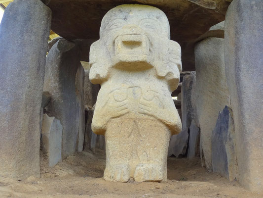 Statue auf dem Alto de los Idolos - San Agustin