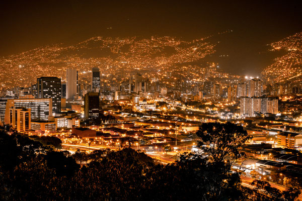 Blick auf das abendliche Medellin