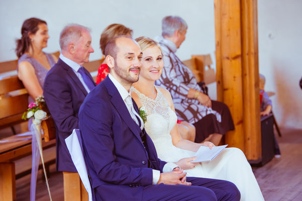 Hochzeitsbild von Julia und Clemens in der Kirche während der Trauung von Timo Erlenwein Fotografie