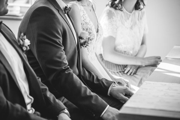 Hochzeitsbild von Jacqueline und Fabian Standesamt fotografiert von Timo Erlenwein Fotografie