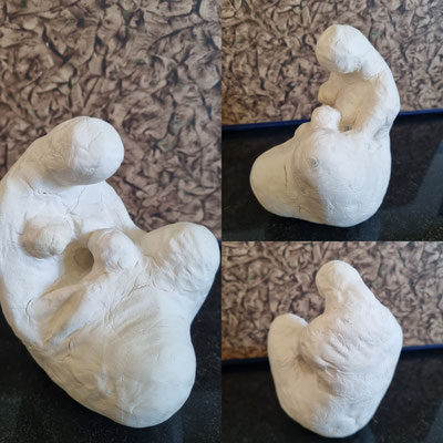 MUTTER MIT KIND - Skulptur Ton, Gips - ca. 12 x 10 cm - CHF 120