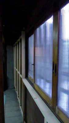 断熱材の厚み分壁をふかすので、窓枠も新設