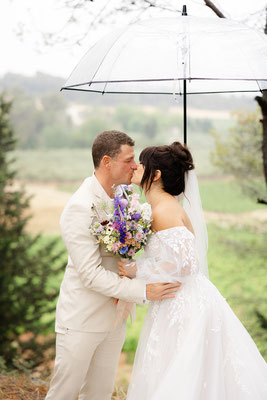 les mariés avec bouquet 