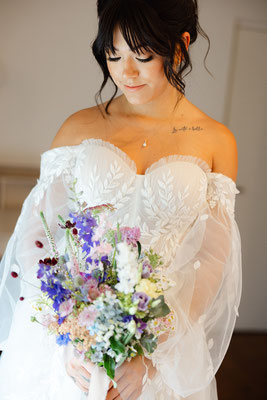 bride with colourful bouquet 