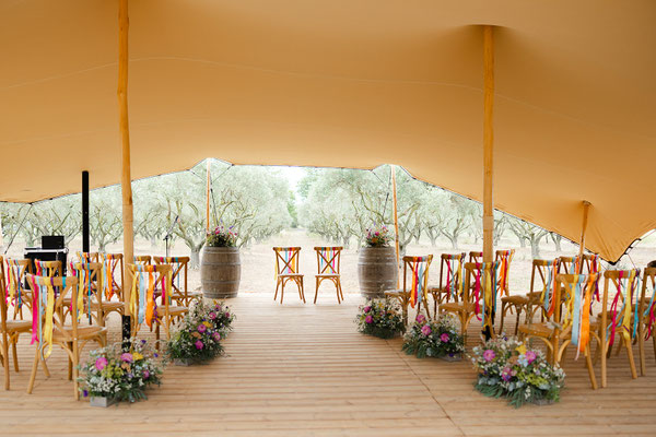 meadow style aisle flowers 