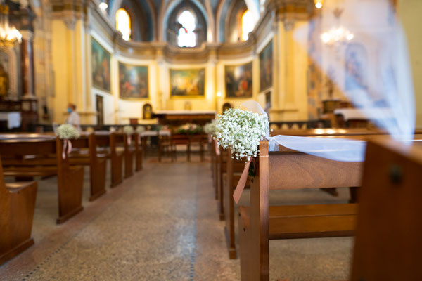 aisle flowers in church