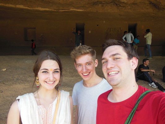 Angelina, Stefan und ich in solchen genialen Höhlen in Mumbai