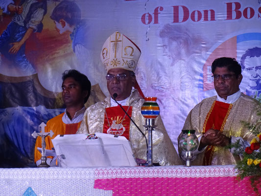 2 stündige Messe mit Bischof - auf Telugu..