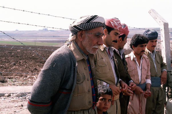 Geflohene Kurden nach Giftgasangriff aus dem Nordirak, Lager Kizeltepe, Türkei 1989 © Heike Wolters-Wrase