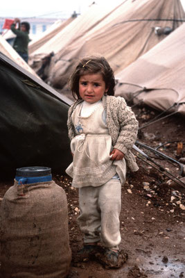 Geflohene Kurden nach Giftgasangriff aus dem Nordirak, Lager Kizeltepe, Türkei 1989 © Heike Wolters-Wrase