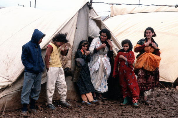 Geflohene Kurden nach Giftgasangriff aus dem Nordirak, Lager Kizeltepe, Türkei 1989 © Heike Wolters-Wrase