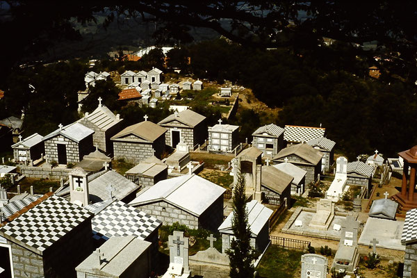 ein korsischer Friedhof hat sehr viel zu erzählen...