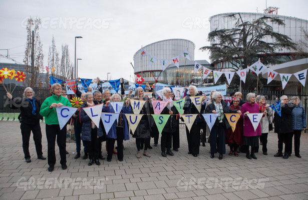 29.03.2023 KlimaSeniorinnen vor dem Europäischen Gerichtshof für Menschenrechte Strasbourg, Foto Greenpeace