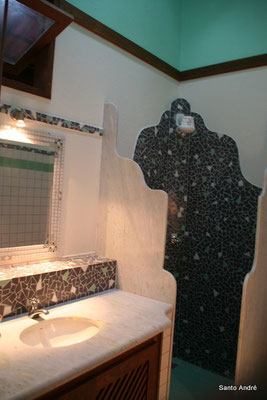 Um Banheiro de uma Suite - Ein Bad von den Suites - One of the bathroom suites