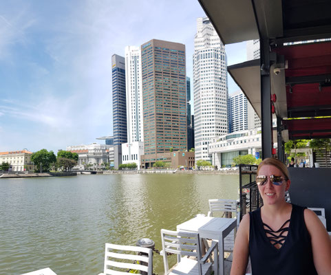 Essen direkt am Fluss