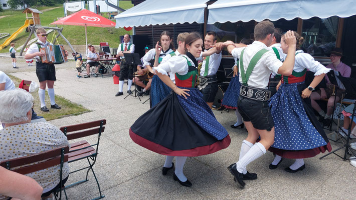 15. Juni 2025: Frühschoppen - Oberperfer Schuhplattler