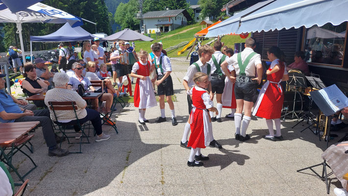 15. Juni 2025: Frühschoppen - Oberperfer Jungschuhplattler