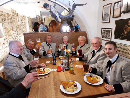 23. Oktober 2021: "Aufg'horcht in Innsbruck" des Tiroler Volksmusikvereins - Mittagessen im Stiftskeller/Innsbruck