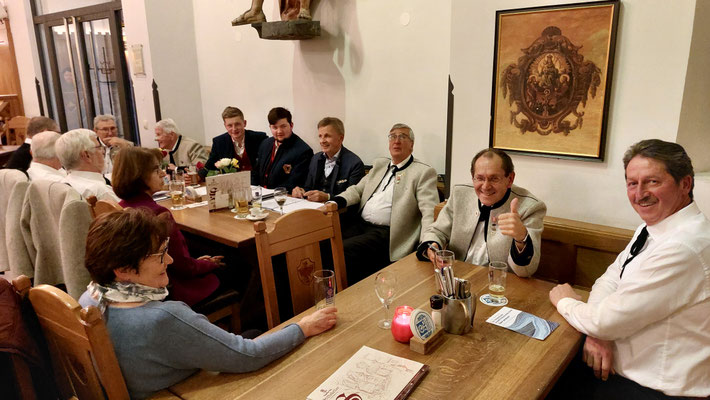 26. Oktober 2025: Platzlsingen zum Nationalfeiertag - gemütlicher Ausklang im Restaurant Stiftskeller