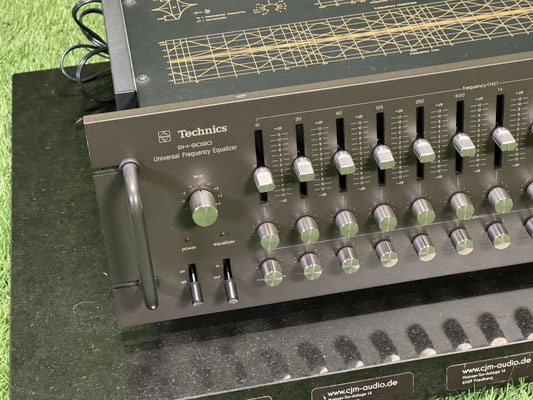 Equalizer Technics SH 9090 Universal Frequency Equalizer Oberseite Gehäuse